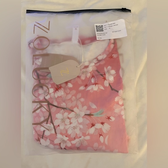 Zolucky pink cherry blossom print, short sleeve top size 1X, NWT - Picture 3 of 4